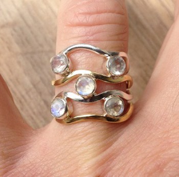 Zilveren edelsteen ring met vijf Maansteentjes maat 17 mm